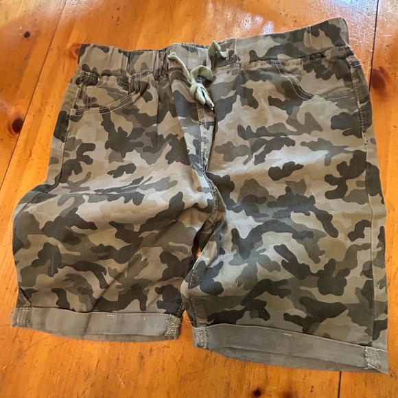 Women’s Camouflage Shorts - Picture 5 of 9